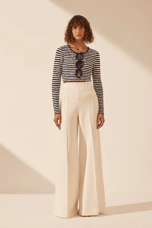 Elegant And Casual OCEANE LONG SLEEVE KEYHOLE TOP